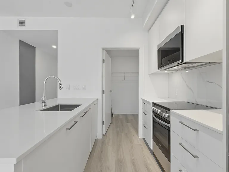 2511 Carolina St — Photo 71