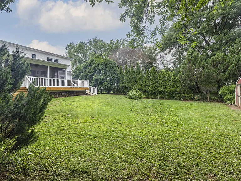 1815 Belvedere Blvd — Photo 31