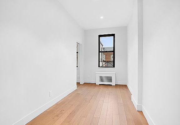 5th image of 46 Henry St APT 4R