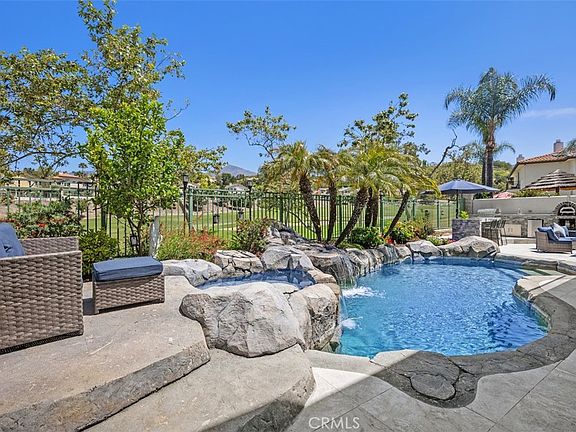 3rd image of 16 Golf Ridge Dr