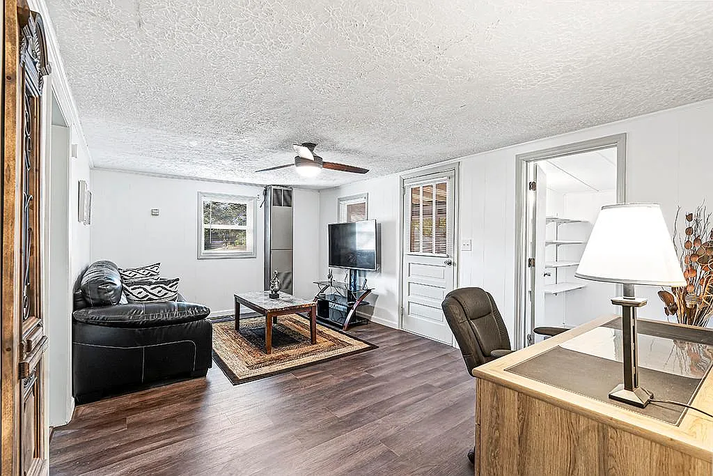 40 Collins Village Cir — Photo 3