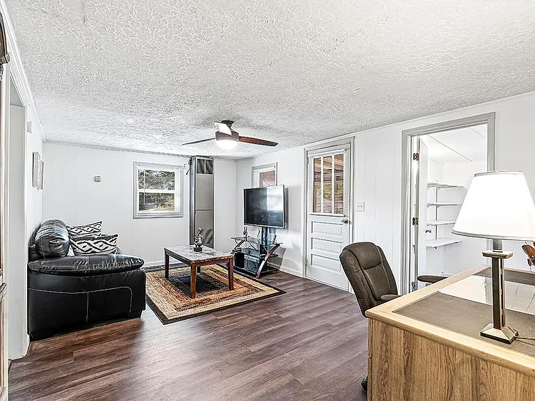 40 Collins Village Cir — Photo 3