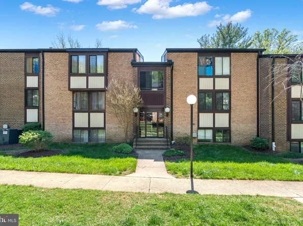 9733 Kings Crown Ct APT 102, Fairfax, VA 22031