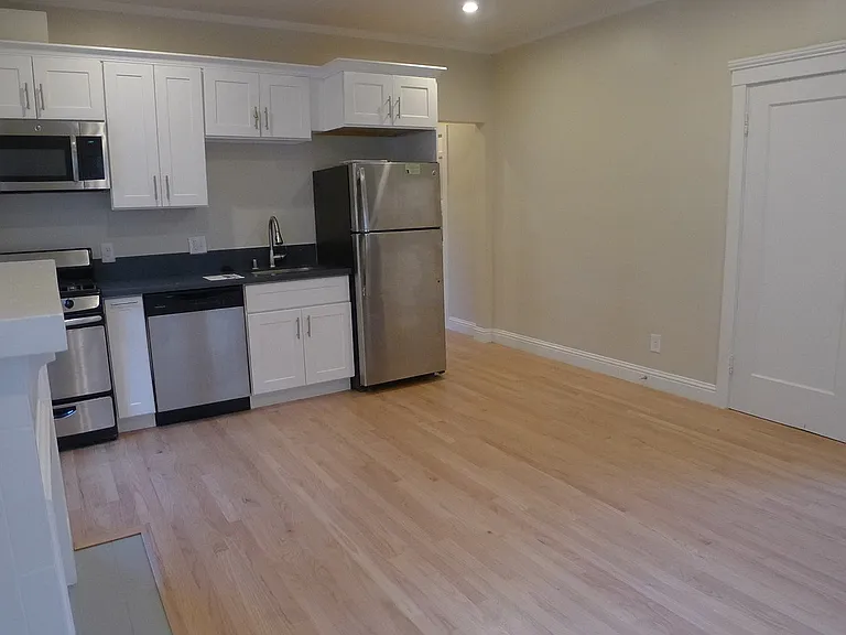 2339 Oregon St — Photo 3
