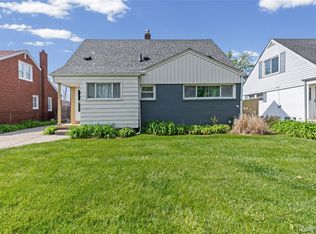 20704 Lancaster St, Harper Woods, MI 48225