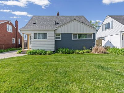 20704 Lancaster St, Harper Woods, MI, 48225