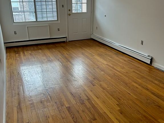 3rd image of 2316 Beaumont Ave #3