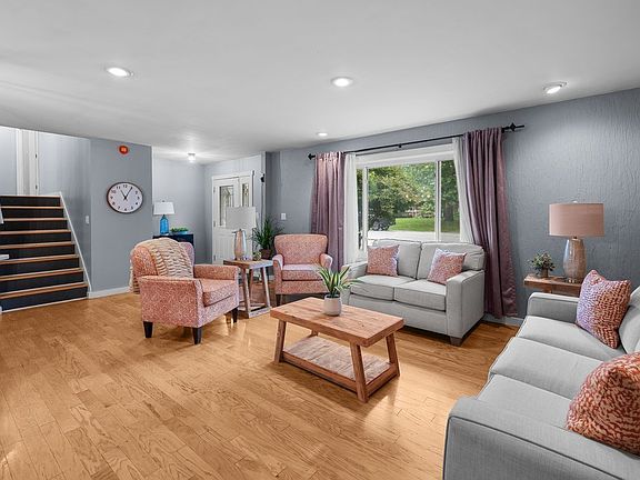 5th image of 610 Forest Rd