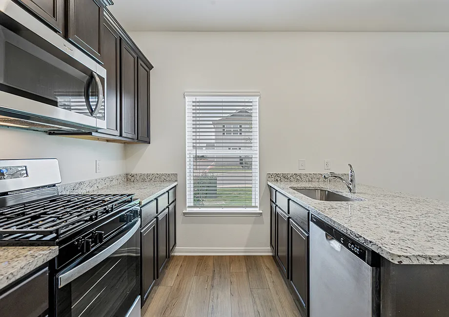 3 bed, 2.5 bath, 1611 sqft, $1,725 — Photo 2