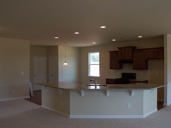 Kitchen with large Island