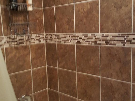 Ceramic tile bath/shower