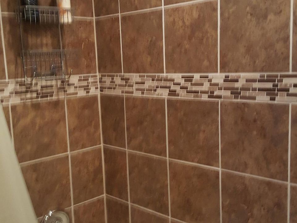 Ceramic tile bath/shower