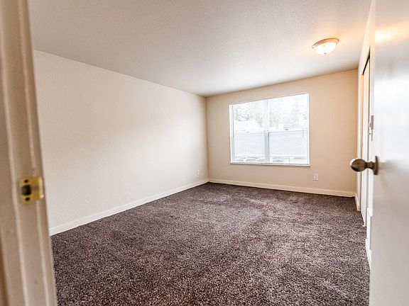 Tacoma Apartments - Sienna Apartments - Master Bedroom