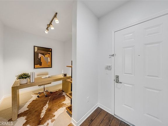 5th image of 931 E Walnut St Unit 307