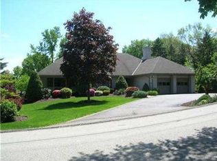 225 Trotwood Dr, Pittsburgh, PA 15241