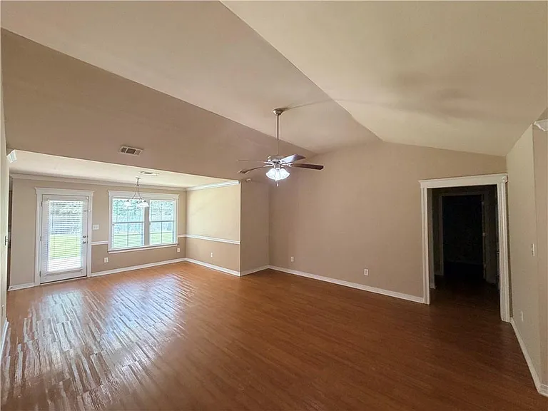 9646 Estate Dr — Photo 5