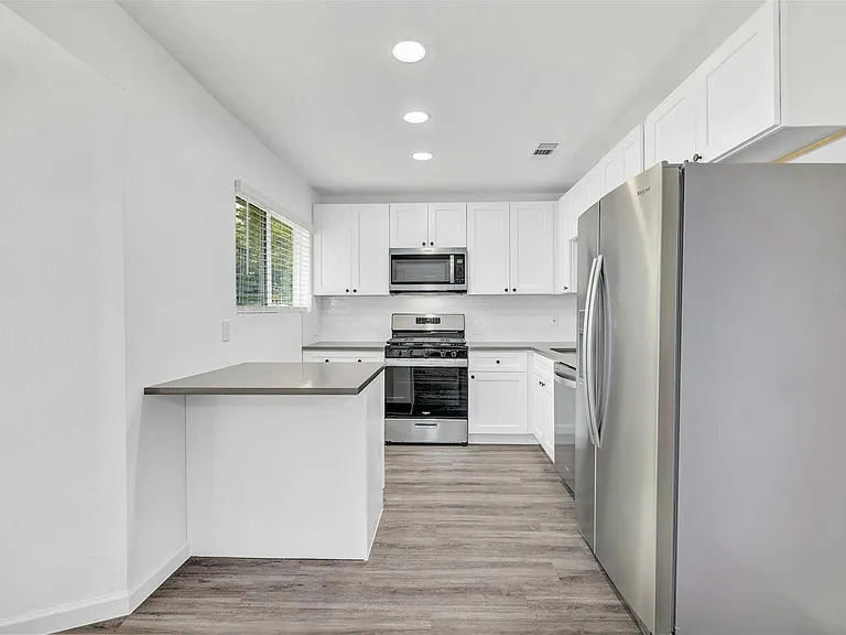 6506 King George Dr — Photo 10