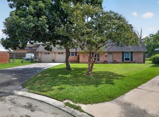 1406 Cedarbrook Ct, Seabrook, TX 77586