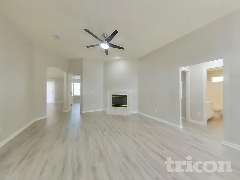 2990 Brittany Bluff Dr — Photo 2