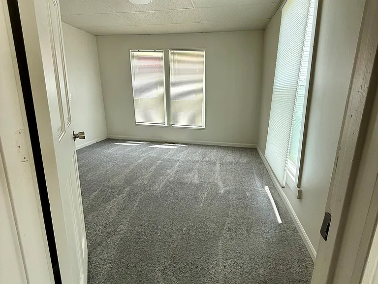 1010 Putnam Ave — Photo 10