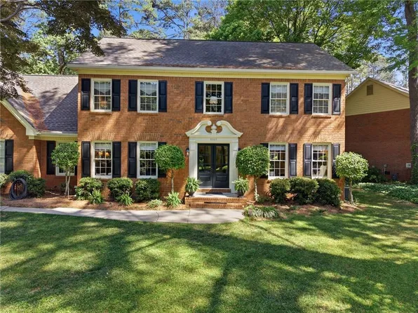5321 Lanford Springs Ct SW, Lilburn, GA 30047