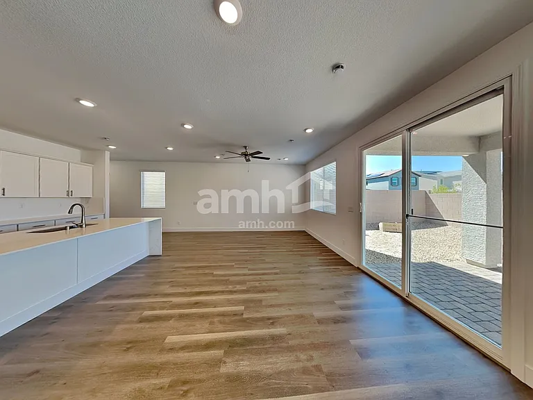 8404 Flagpole Loop Ave — Photo 6
