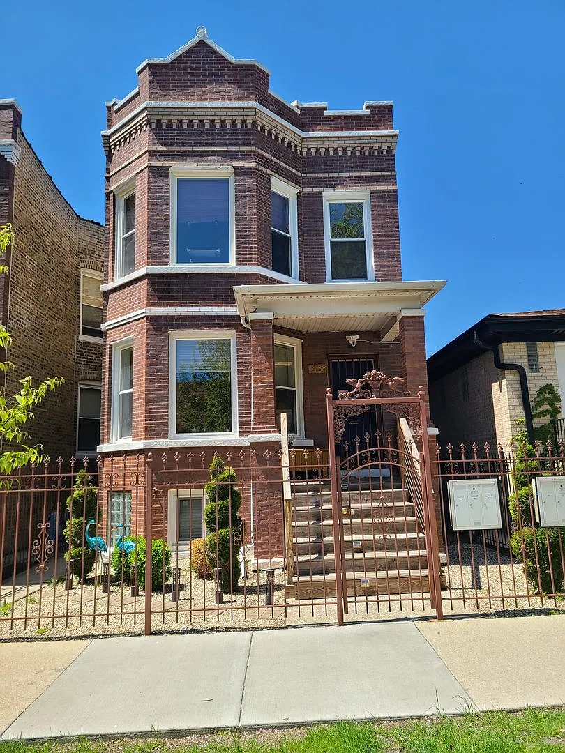 Humboldt Park Apartment — Photo 2