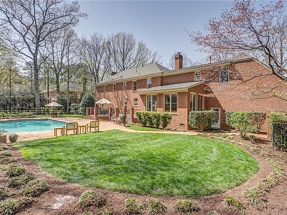 4th image of 203 Cyril Ln