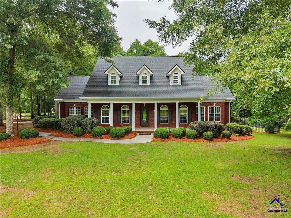 1st image of 213 Sabre Dr