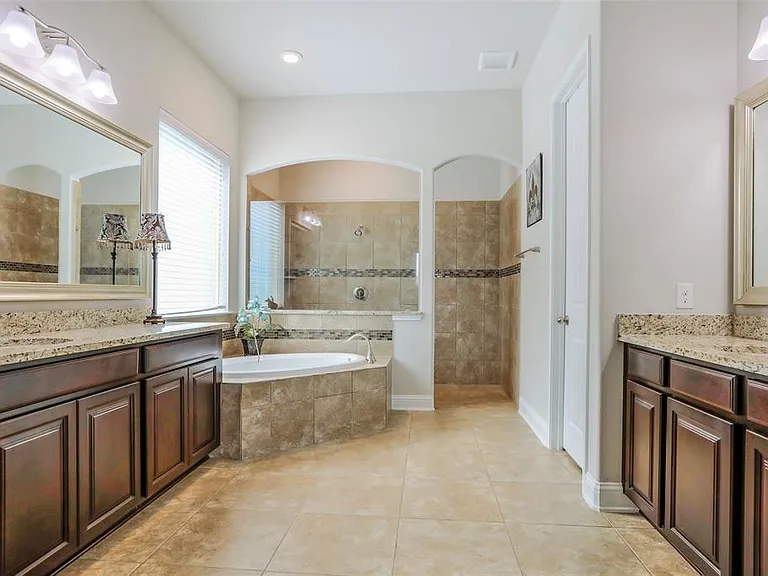 1815 Carriage Oaks Ln — Photo 16