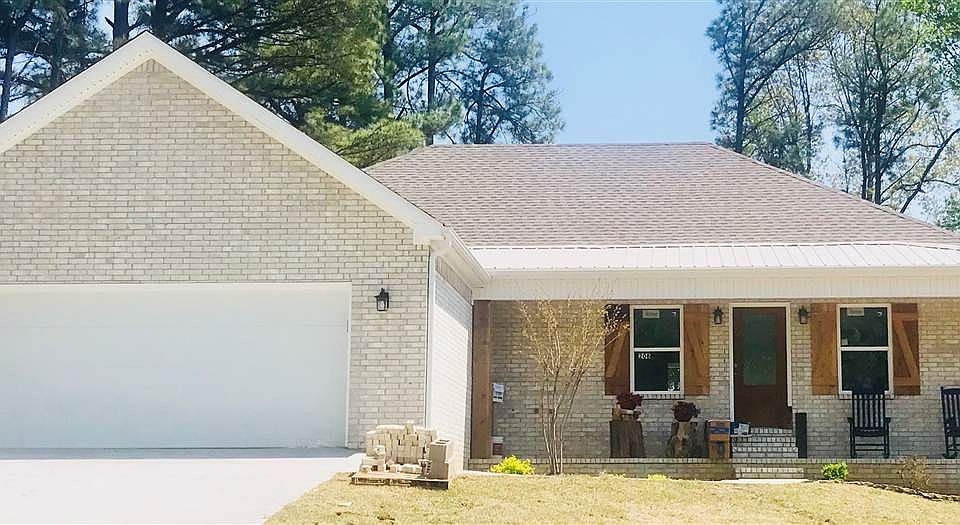 2nd image of 208 S Hunter Ln