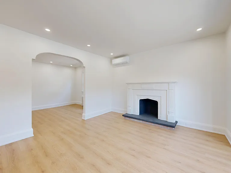 1214 Avenue Rd — Photo 25