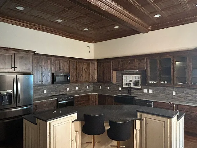 3 bed, 2400 sqft, $1,950 — Photo 4