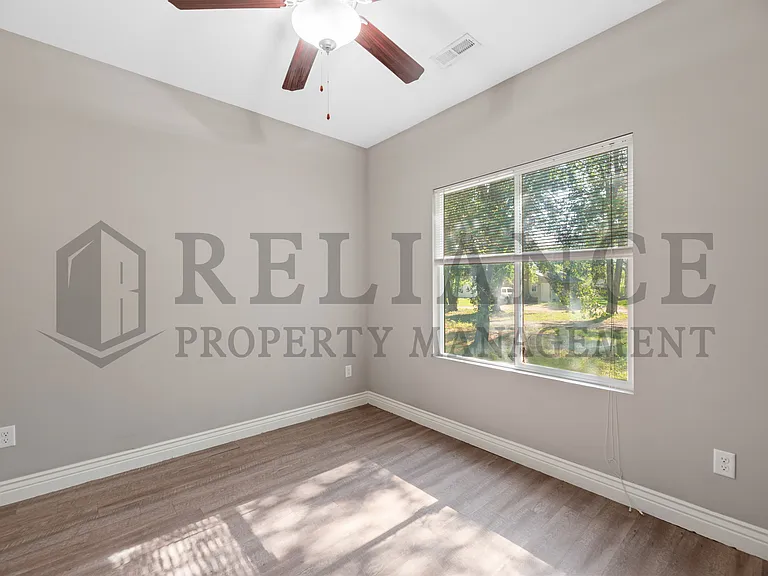 5525 S Victoria St — Photo 18