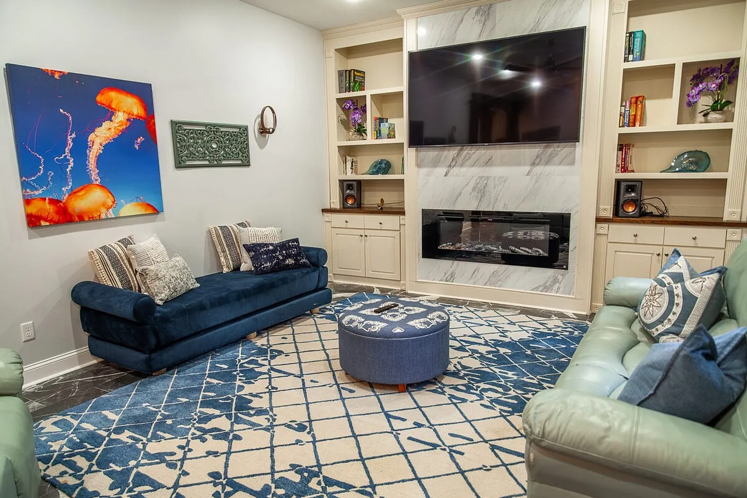 3 bed, 2.0 bath, 2497 sqft, $13,019 — Photo 2