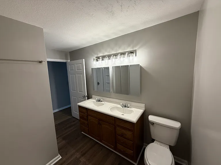 800 Lullwater Rd — Photo 23