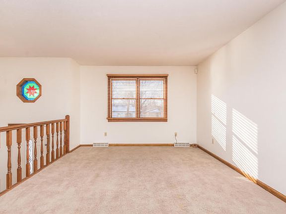 3rd image of 1311 Grandview Dr