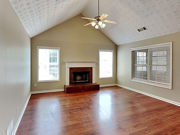 4th image of 1324 River Club Dr NE