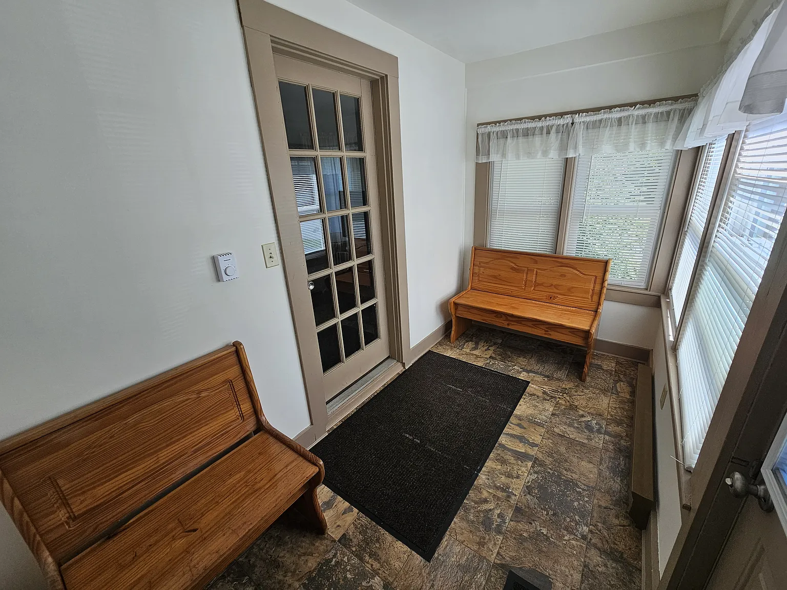 4 bed, 1044 sqft, $3,200 — Photo 2