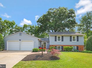 2105 Rampart Dr, Alexandria, VA 22308