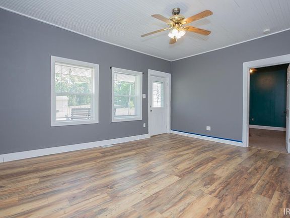 2nd image of 638 W Division St