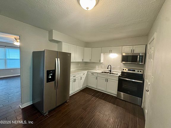 5th image of 707 Rainer Rd #9