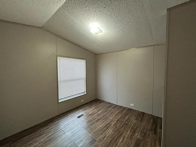 213 Riviera Courts Dr — Photo 7