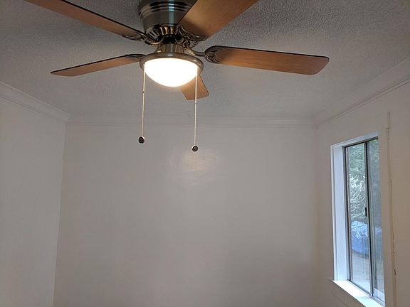 4th image of 214 1/2 N Avenue 52