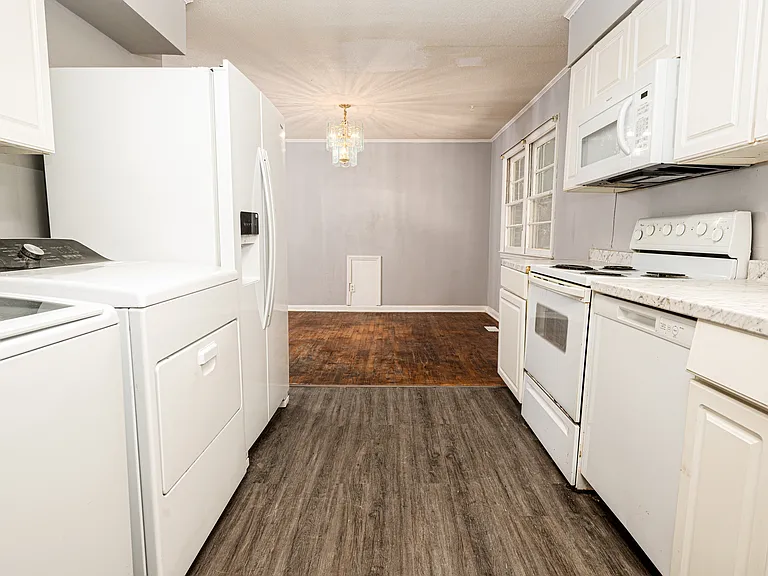 3021 Madison Ave — Photo 7