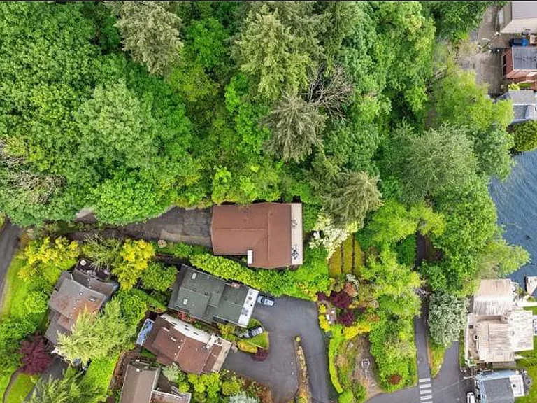 Birds-eye view of the home showing proximity to the water.