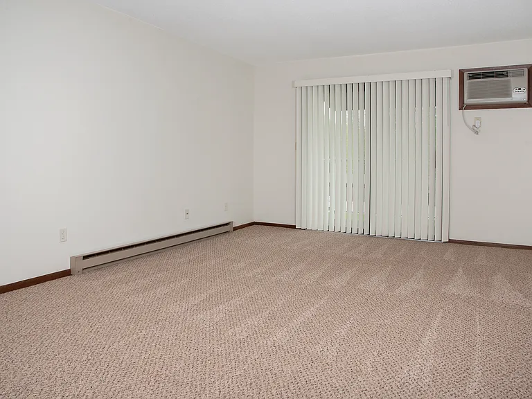 Laurel Place Apartments — Photo 4