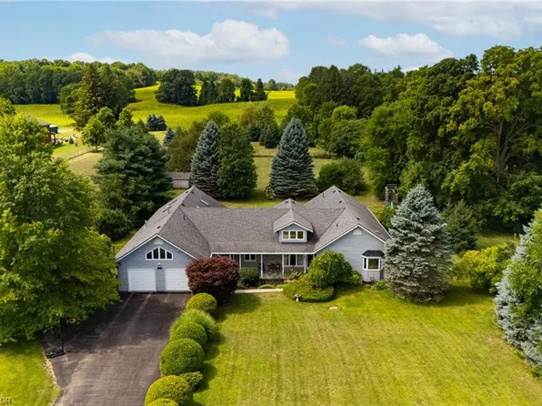 399 Old Brock Rd, Hamilton, ON L9H 5J1