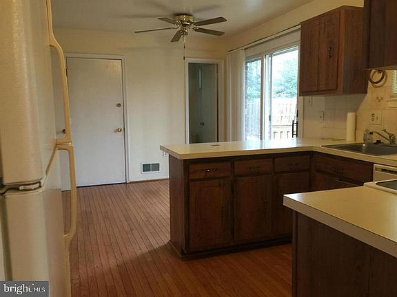 3rd image of 4927 Gainsborough Dr