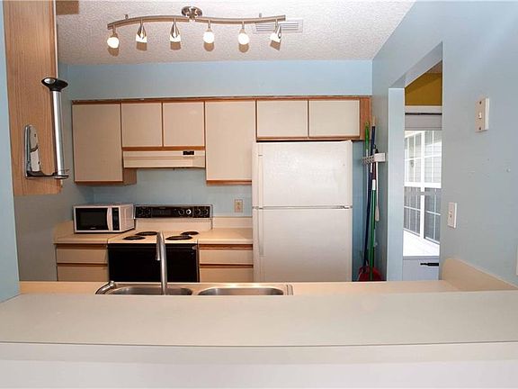 5th image of 1017 Villas Ct